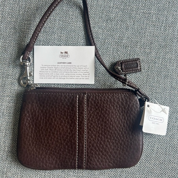 Coach Pebbled Leather Small Wristlet Mahogany F-42389 - Picture 1 of 9